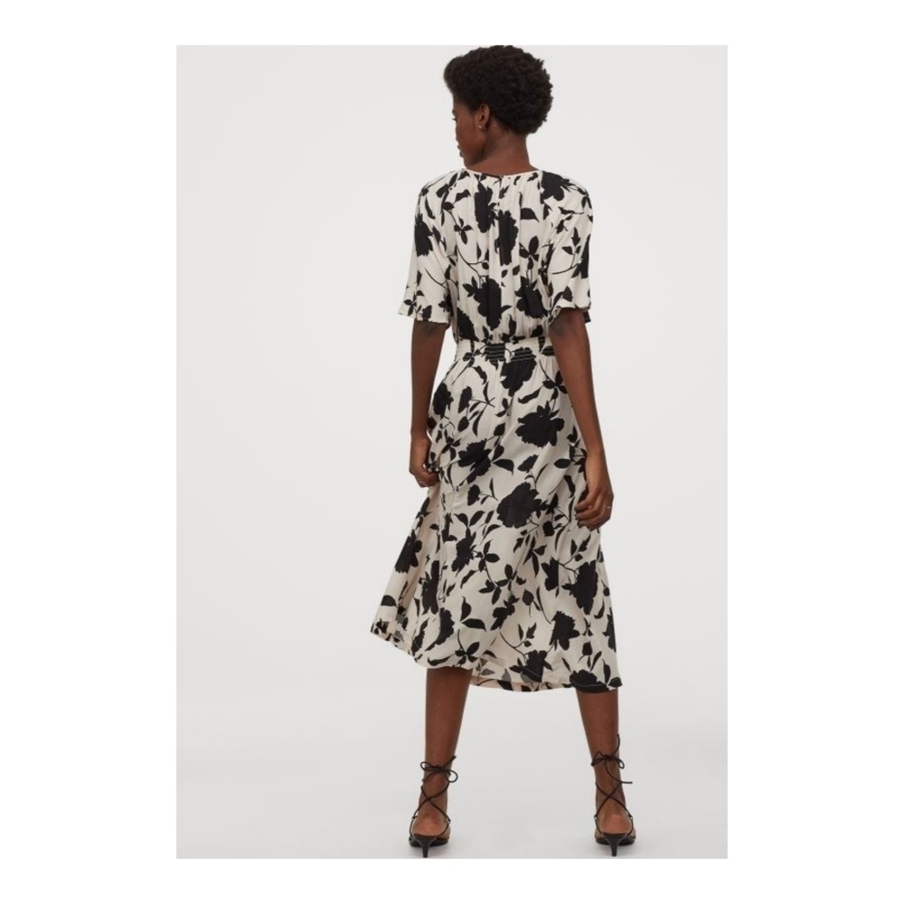 H&M Viscose Calf-Length Midi Black Floral Dress Women's XS Beige/Black